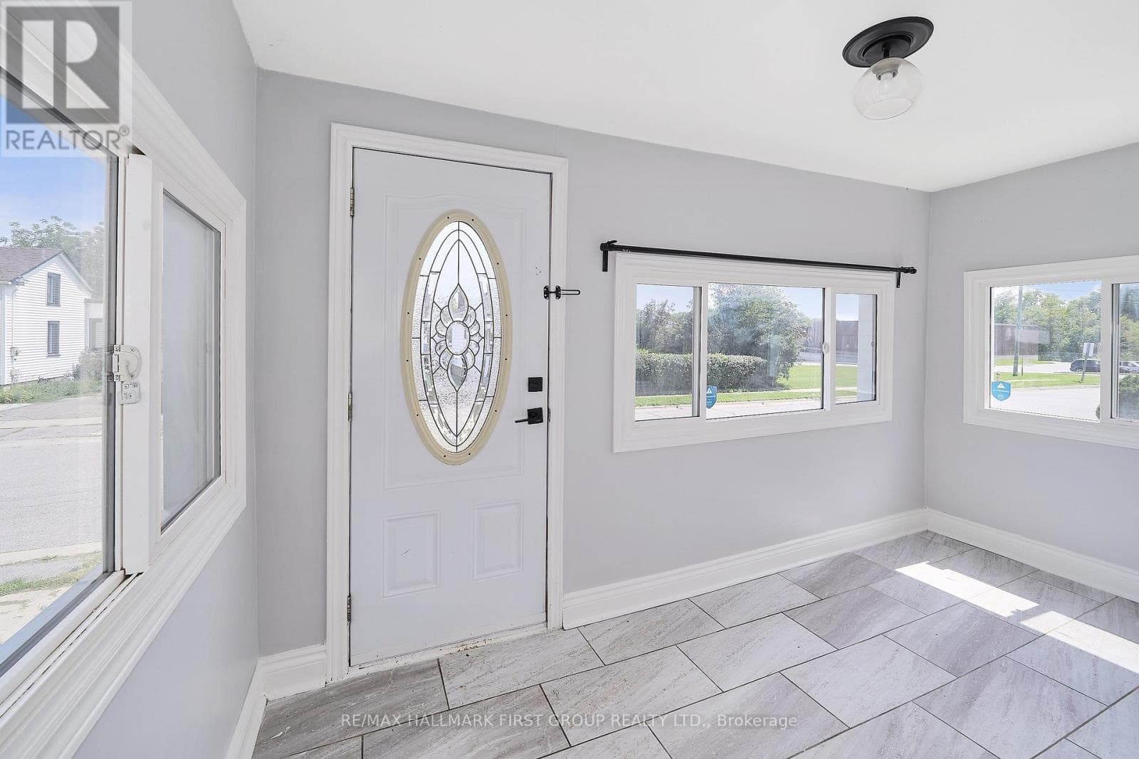 Single Family at 314 Nassau Street, Oshawa (Vanier), Ontario - Photo 6 - RE/MAX Garden City Realty
