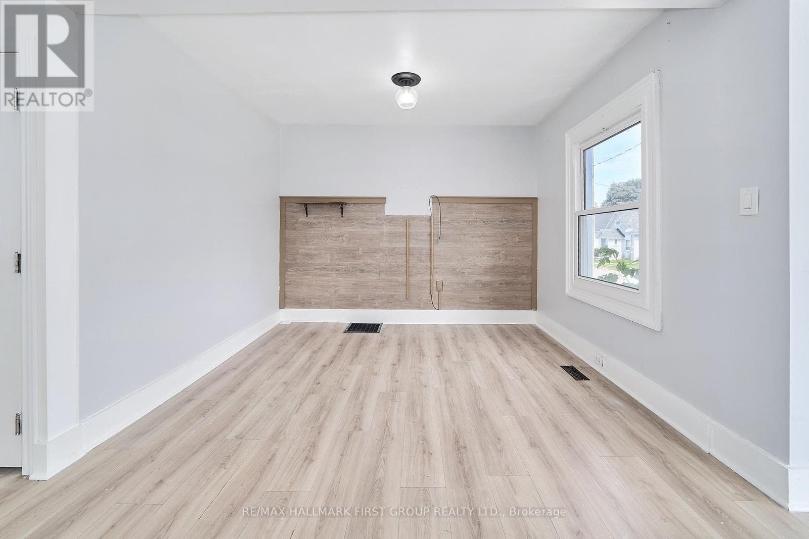 Single Family at 314 Nassau Street, Oshawa (Vanier), Ontario - Photo 10 - RE/MAX Garden City Realty