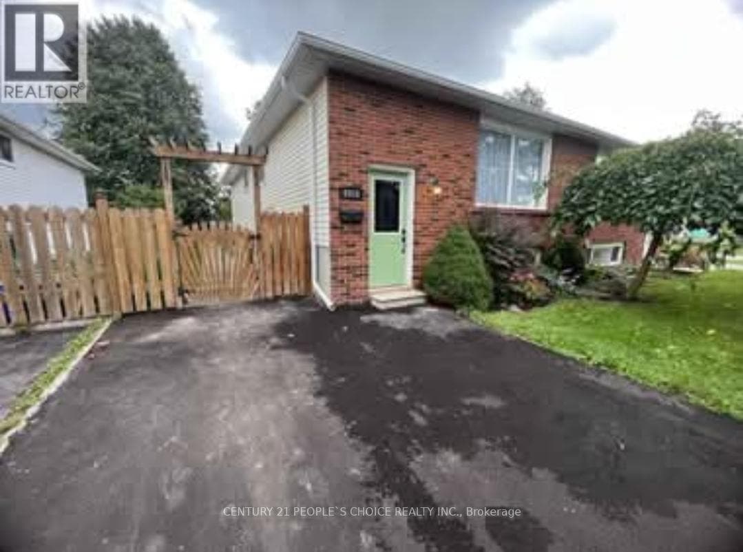 Single Family at Lower- 6938 Warden Avenue, Niagara Falls (Arad/Fallsview), Ontario - Photo 2 - RE/MAX Garden City Realty