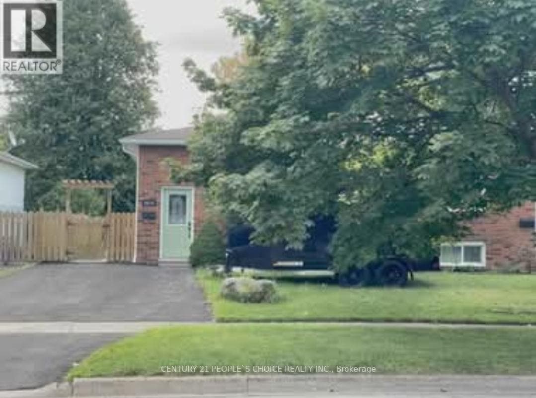 Single Family at Lower- 6938 Warden Avenue, Niagara Falls (Arad/Fallsview), Ontario - Photo 3 - RE/MAX Garden City Realty