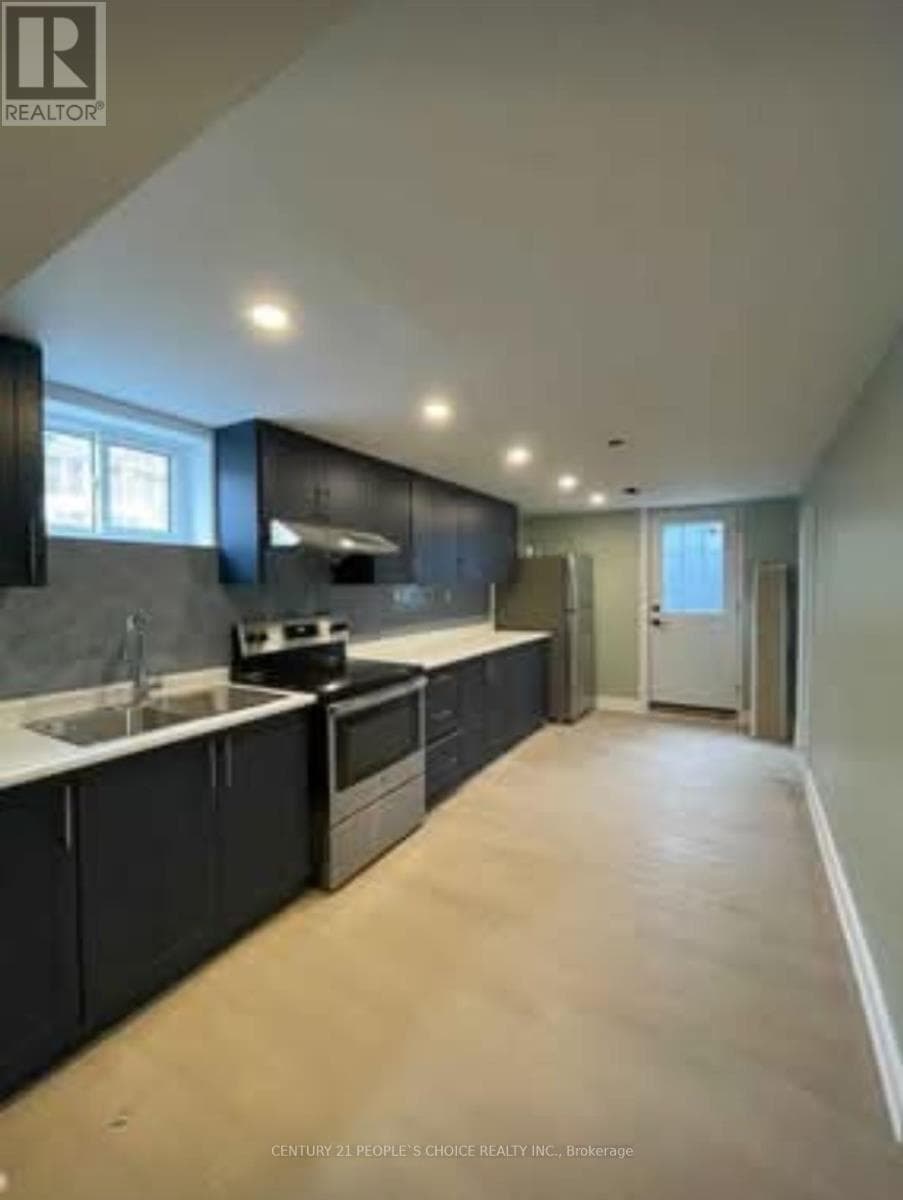 Single Family at Lower- 6938 Warden Avenue, Niagara Falls (Arad/Fallsview), Ontario - Photo 8 - RE/MAX Garden City Realty
