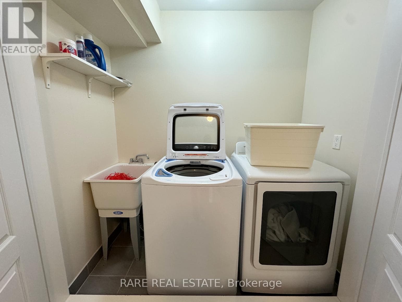 Single Family at 2- 18 Cathedral High Street, Markham (Cathedraltown), Ontario - Photo 10 - RE/MAX Garden City Realty
