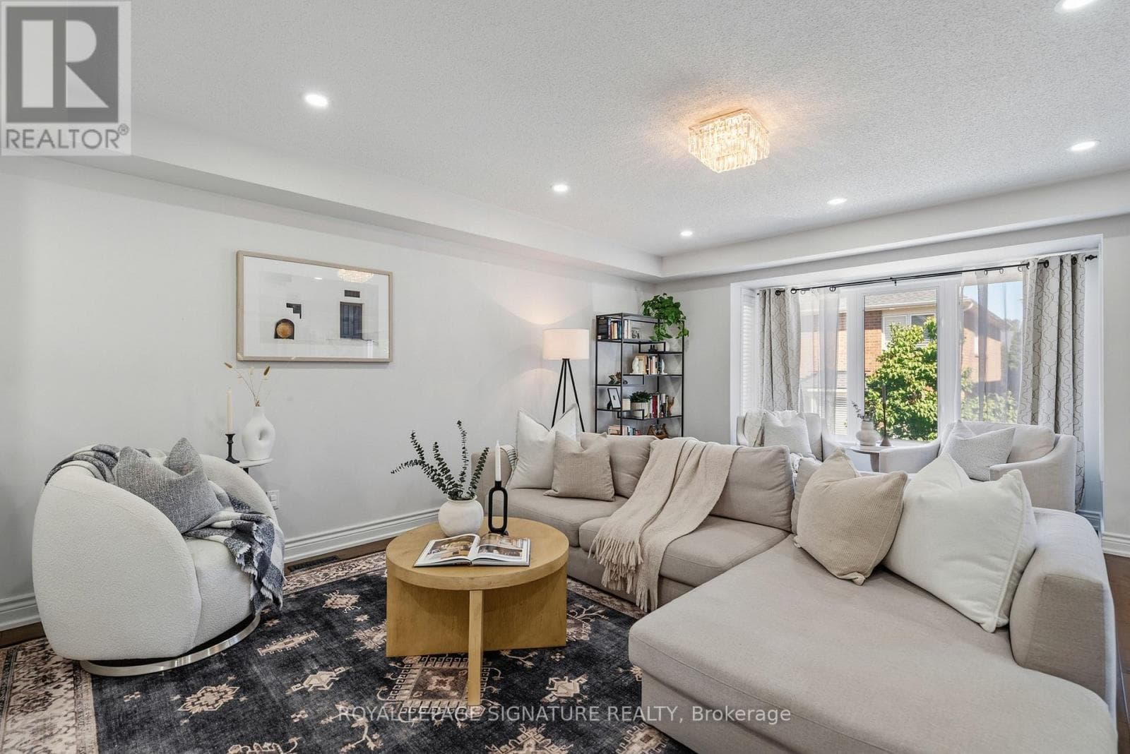 3195 Munson Crescent