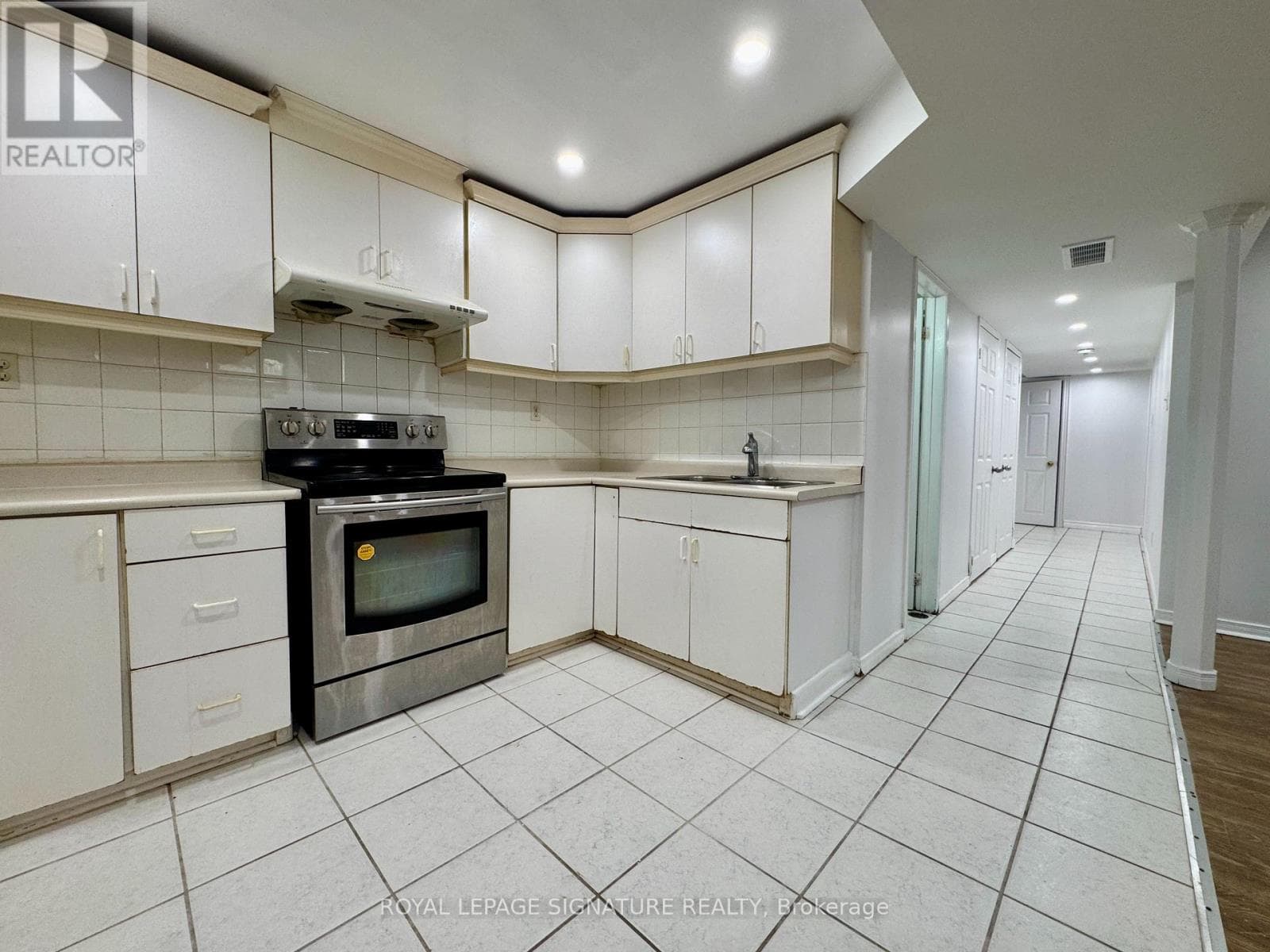 Single Family at Bsmt- 7 Timbers Circle, Markham (Milliken Mills East), Ontario - Photo 4 - RE/MAX Garden City Realty