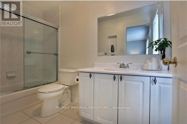 Single Family at 344 Riverstone Drive, Oakville (WC Wedgewood Creek), Ontario - Photo 10 - RE/MAX Garden City Realty