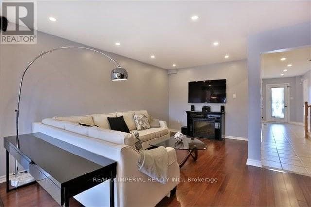 Single Family at 344 Riverstone Drive, Oakville (WC Wedgewood Creek), Ontario - Photo 5 - RE/MAX Garden City Realty