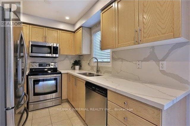 Single Family at 344 Riverstone Drive, Oakville (WC Wedgewood Creek), Ontario - Photo 8 - RE/MAX Garden City Realty