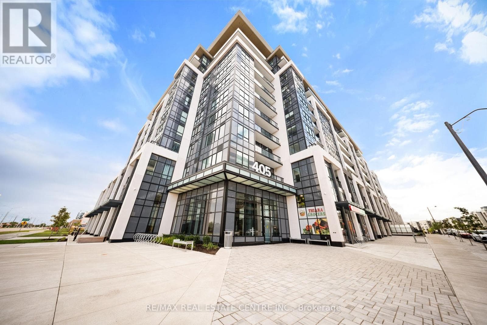 316- 405 Dundas Street
