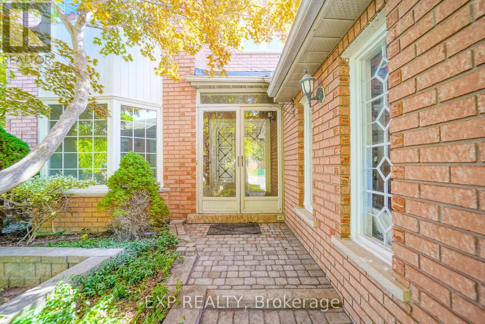 Single Family at 195 Savage Road, Newmarket (Armitage), Ontario - Photo 2 - RE/MAX Garden City Realty