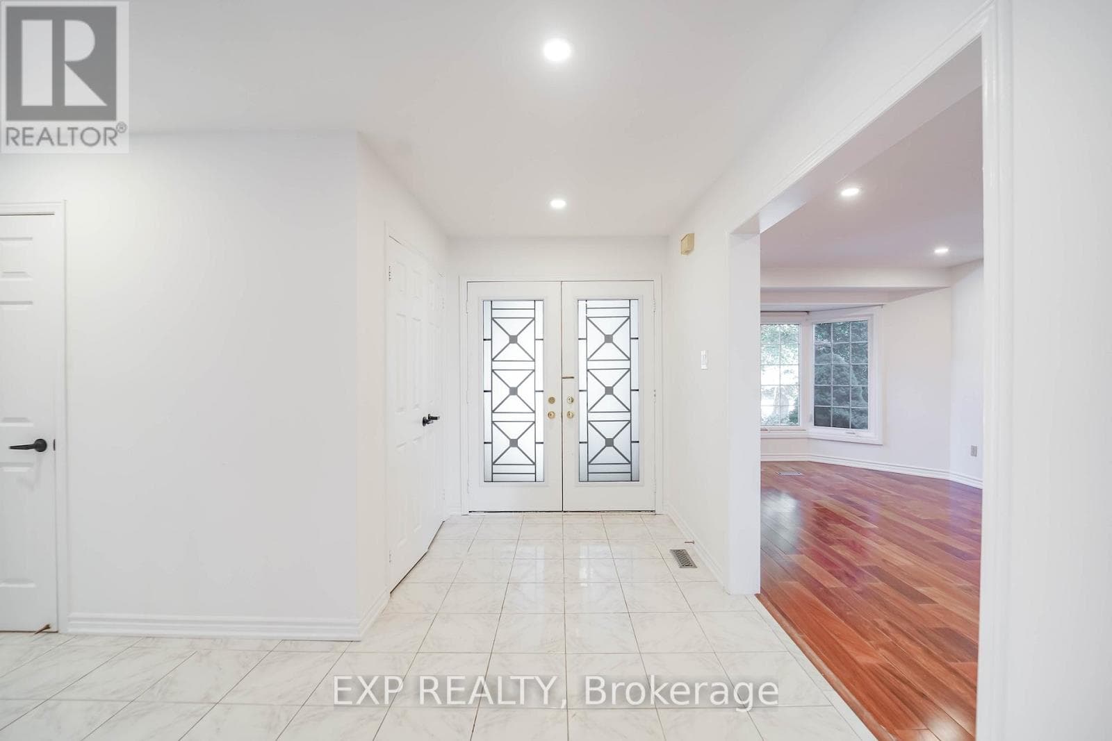 Single Family at 195 Savage Road, Newmarket (Armitage), Ontario - Photo 3 - RE/MAX Garden City Realty