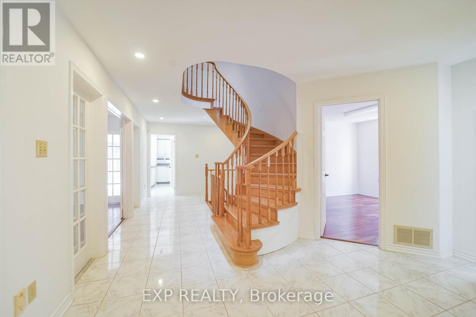 Single Family at 195 Savage Road, Newmarket (Armitage), Ontario - Photo 4 - RE/MAX Garden City Realty
