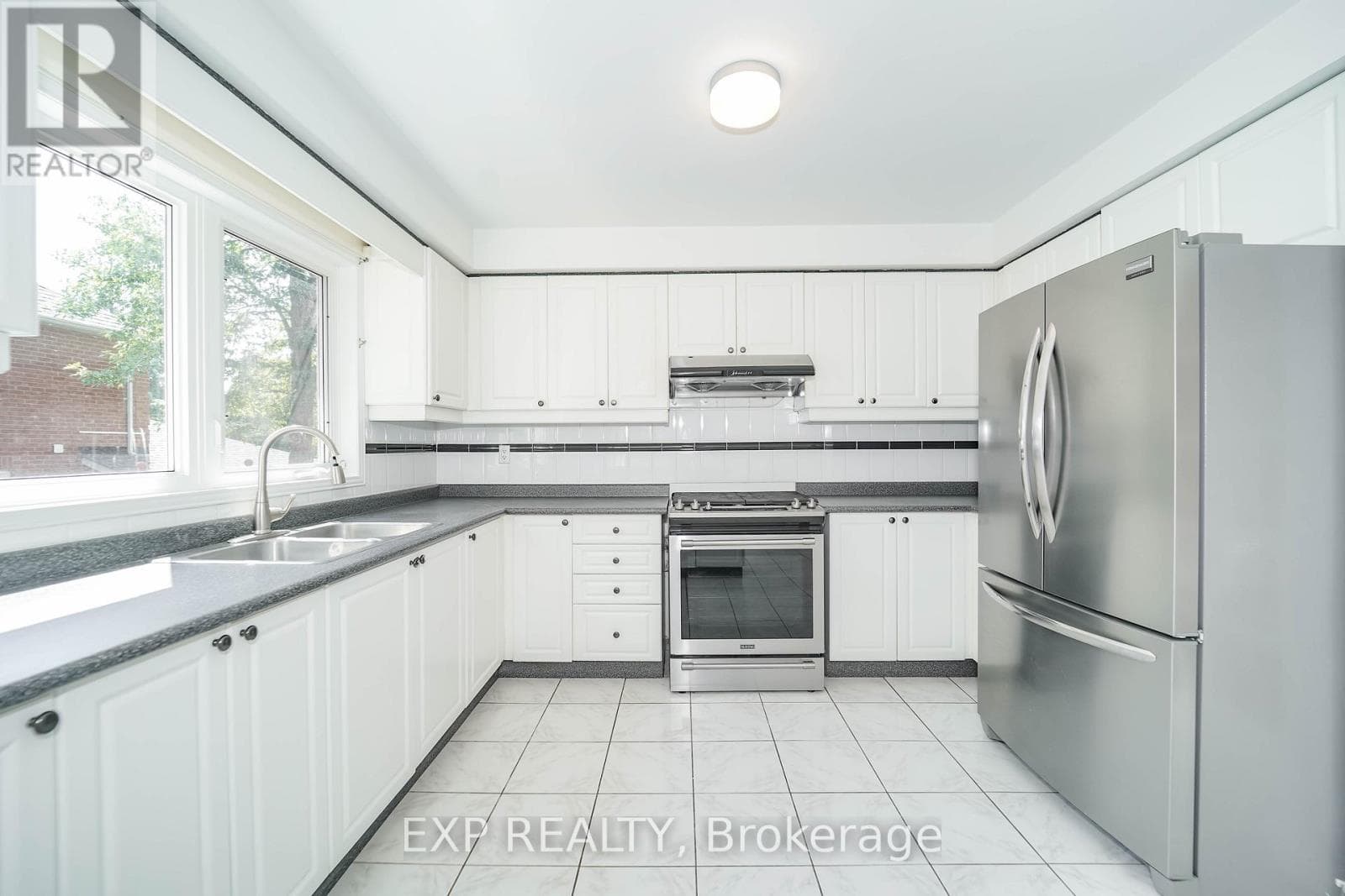 Single Family at 195 Savage Road, Newmarket (Armitage), Ontario - Photo 5 - RE/MAX Garden City Realty