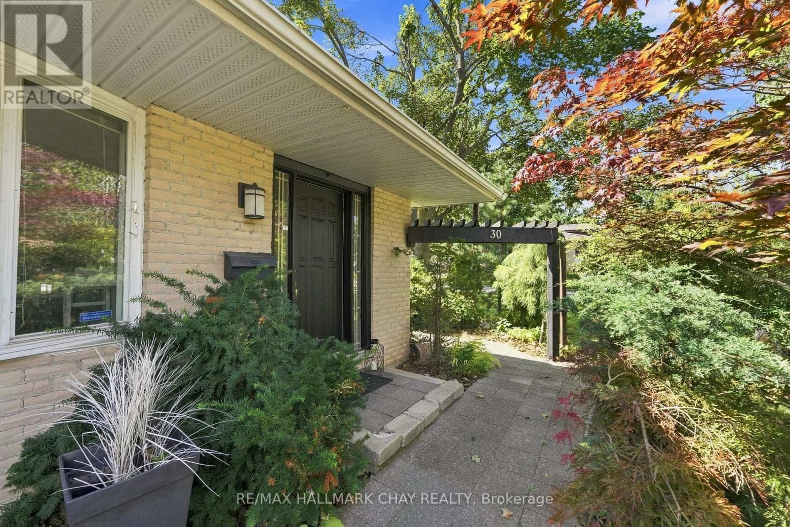 Single Family at 30 Harding Avenue, Barrie (Cundles East), Ontario - Photo 5 - RE/MAX Garden City Realty