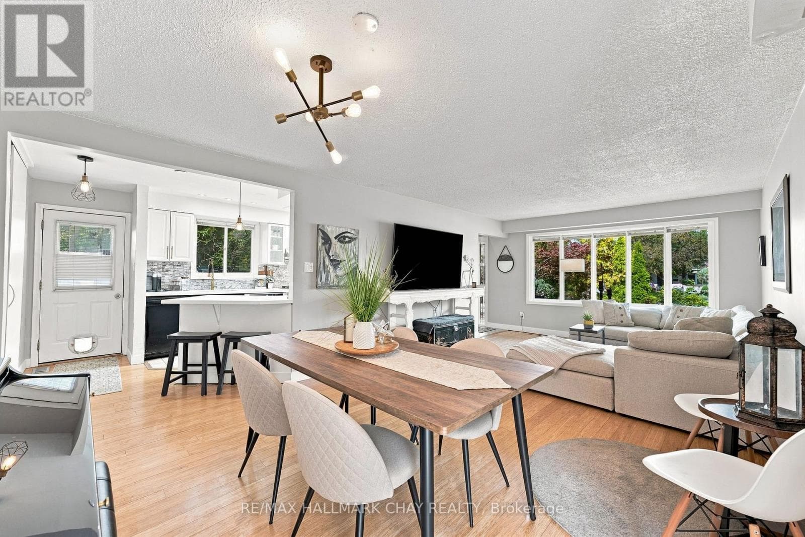 Single Family at 30 Harding Avenue, Barrie (Cundles East), Ontario - Photo 8 - RE/MAX Garden City Realty