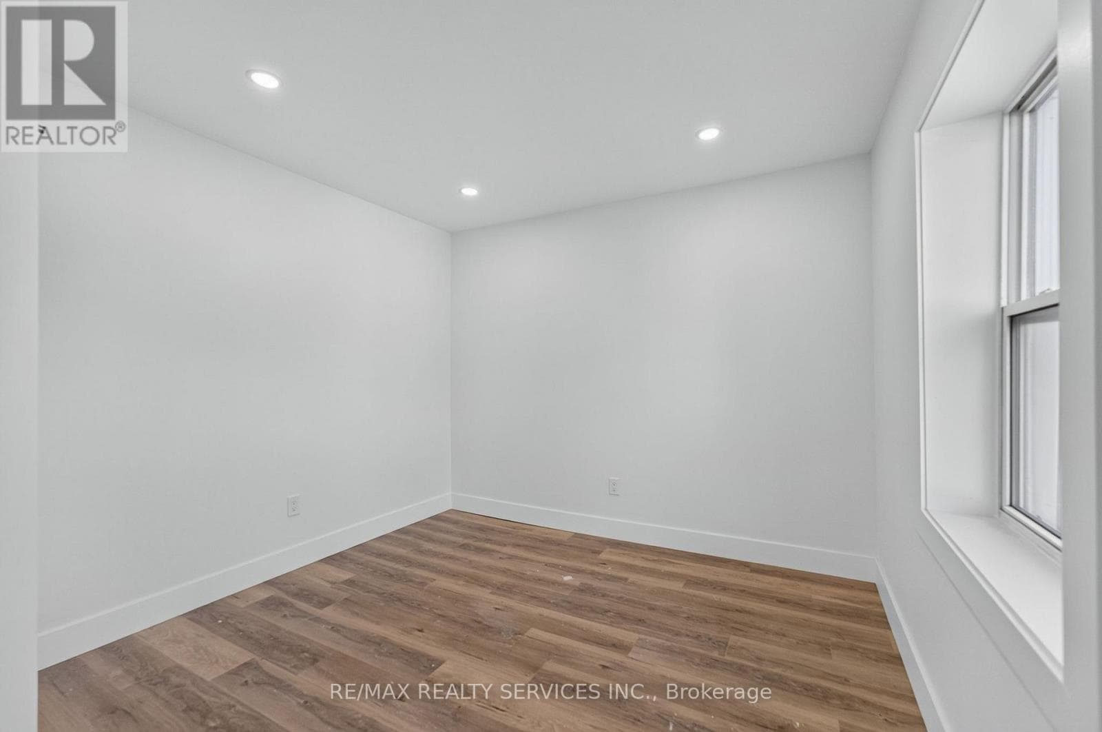Single Family at 5- 260 King Street, Welland (Welland Downtown), Ontario - Photo 10 - RE/MAX Garden City Realty