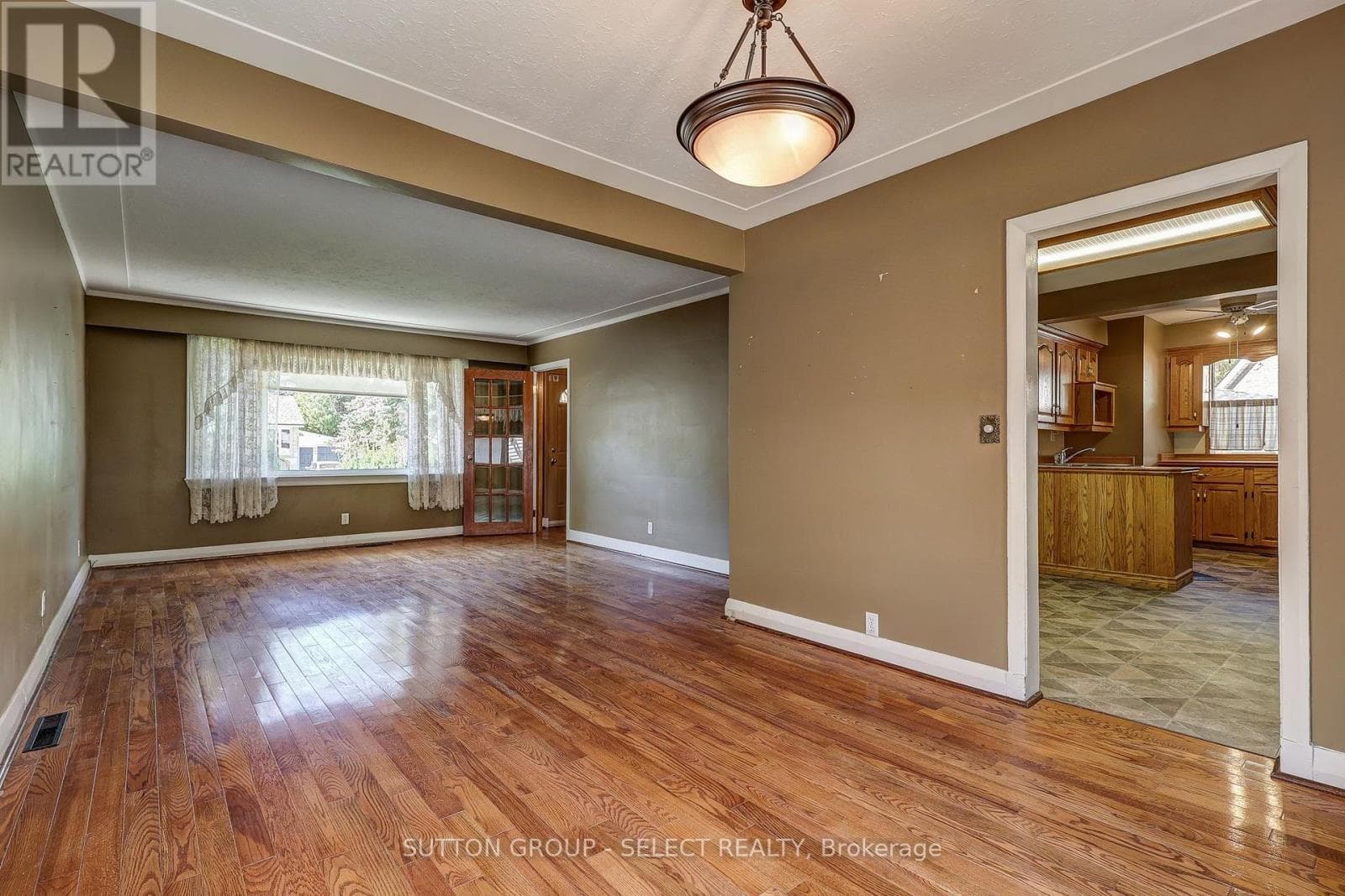 Single Family at 107 Roehampton Avenue, London East (East D), Ontario - Photo 6 - RE/MAX Garden City Realty