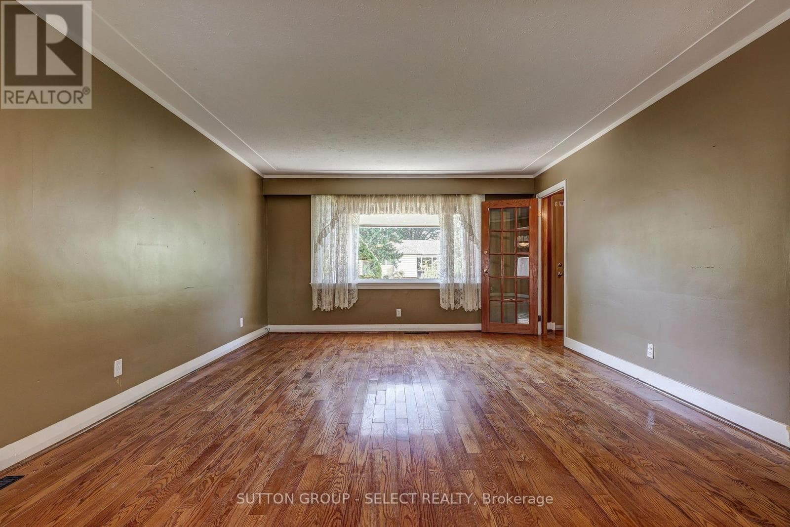 Single Family at 107 Roehampton Avenue, London East (East D), Ontario - Photo 7 - RE/MAX Garden City Realty