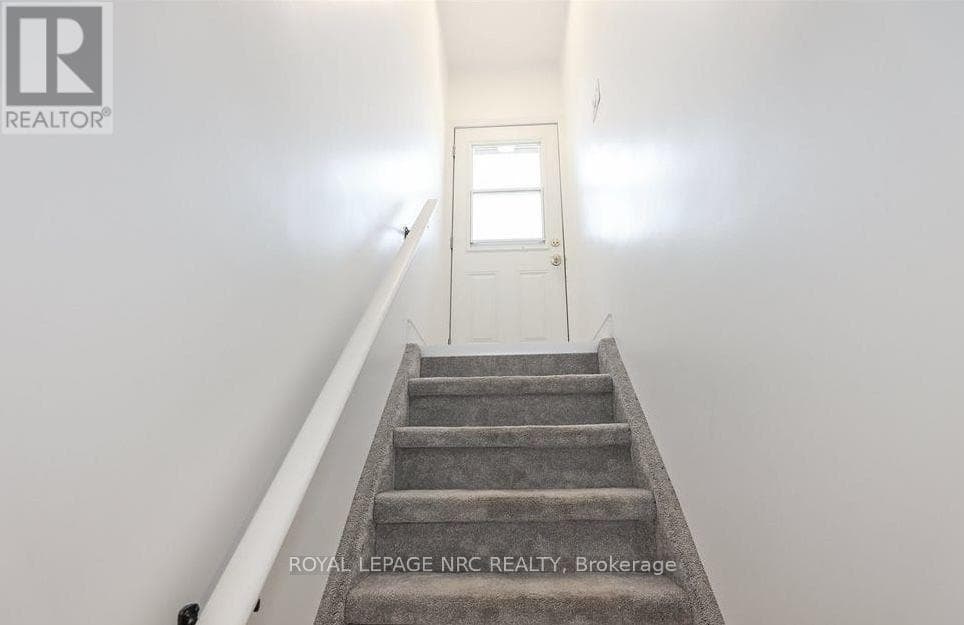 Single Family at Lower- 125 Meredith Drive, St. Catharines (Carlton/Bunting), Ontario - Photo 2 - RE/MAX Garden City Realty