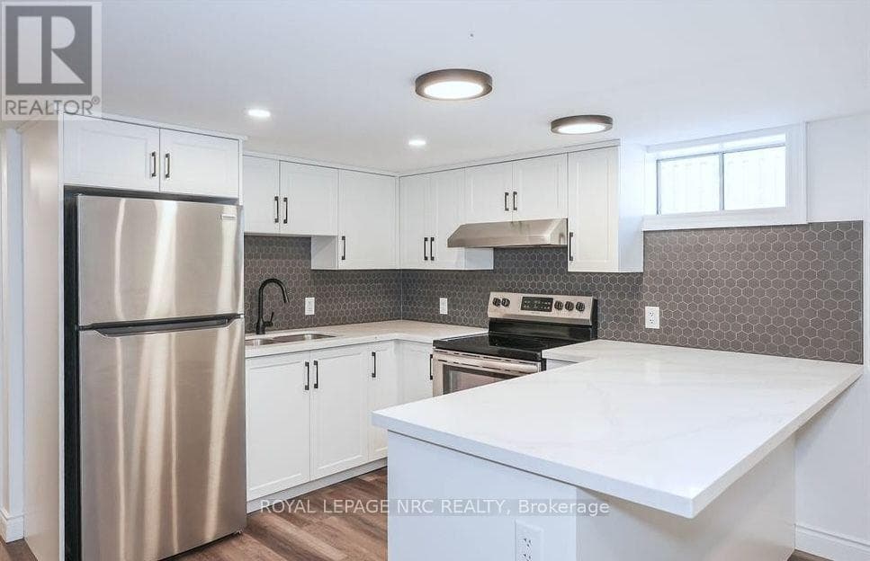 Single Family at Lower- 125 Meredith Drive, St. Catharines (Carlton/Bunting), Ontario - Photo 4 - RE/MAX Garden City Realty