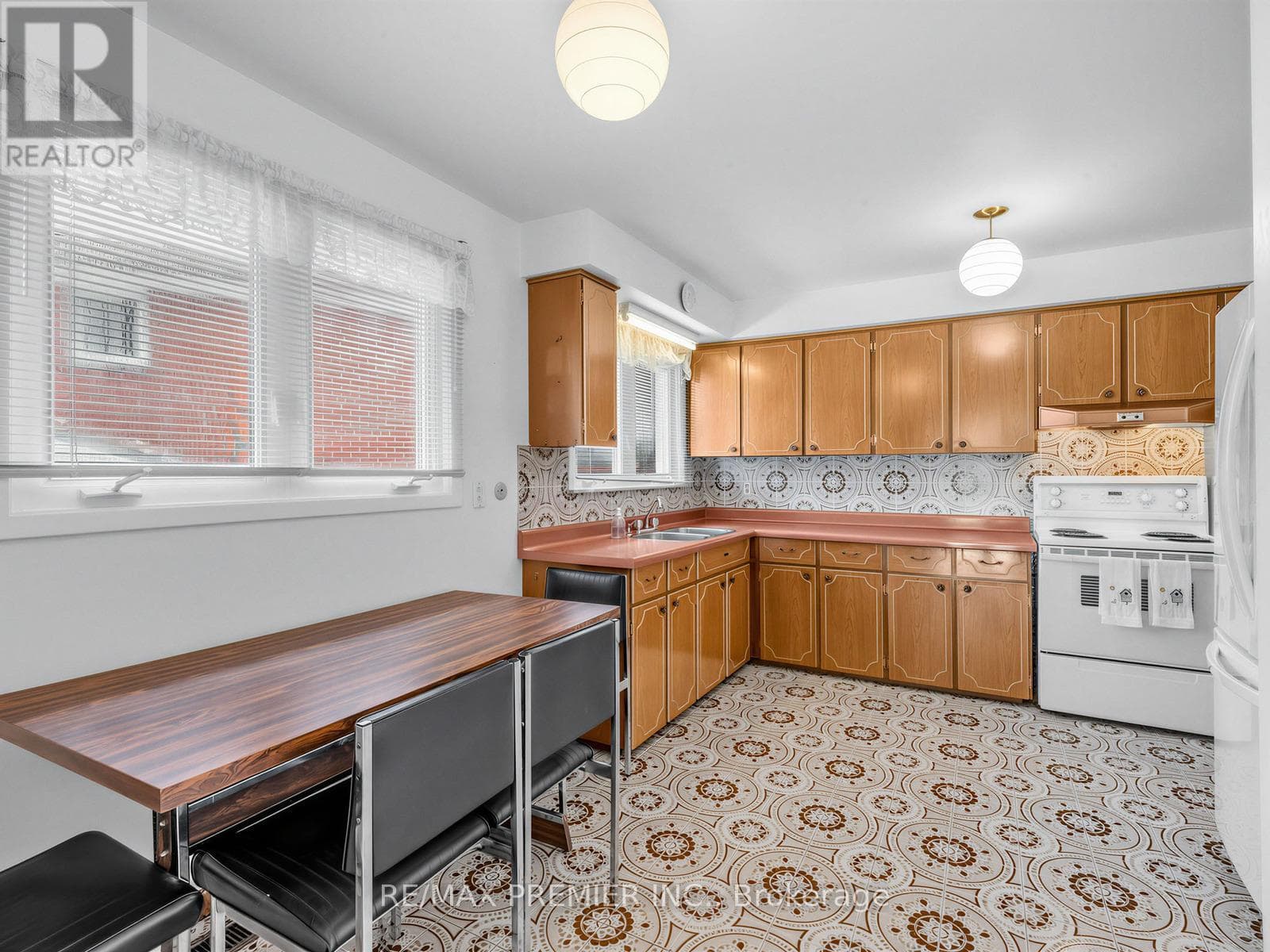 Single Family at 12 Goldcrest Boulevard, Toronto (Rustic), Ontario - Photo 5 - RE/MAX Garden City Realty
