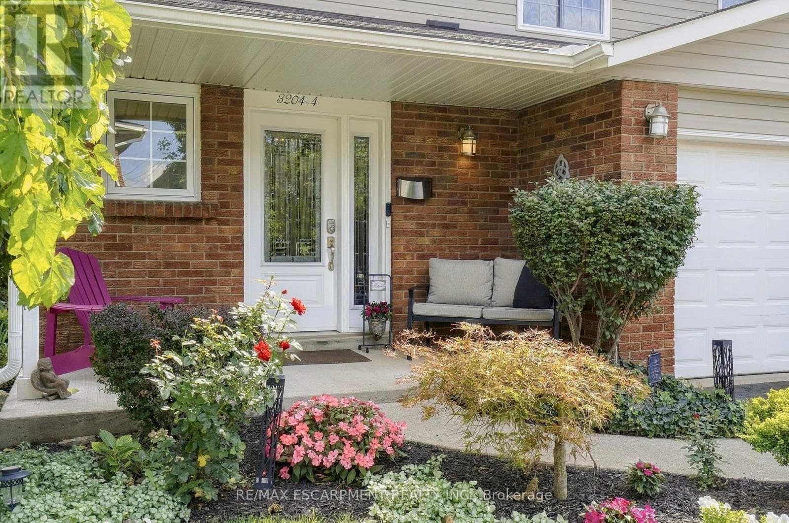 Single Family at 4- 3204 New Street, Burlington (Roseland), Ontario - Photo 2 - RE/MAX Garden City Realty