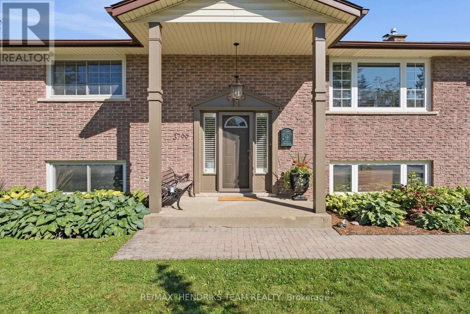 Single Family at 3799 19th Street, Lincoln (Lincoln-Jordan/Vineland), Ontario - Photo 4 - RE/MAX Garden City Realty