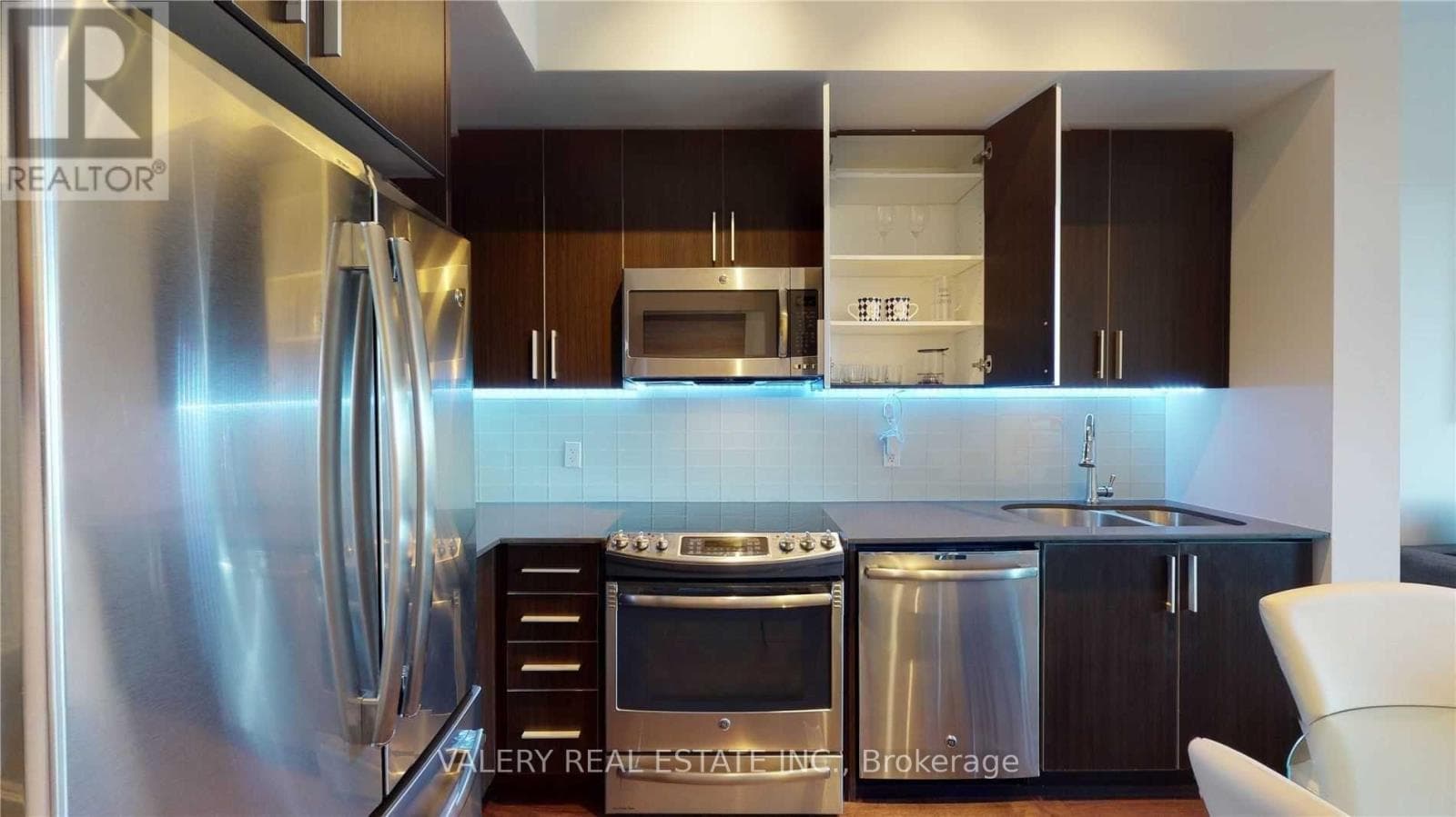 Single Family at 713- 2220 Lake Shore Boulevard, Toronto (Mimico), Ontario - Photo 8 - RE/MAX Garden City Realty