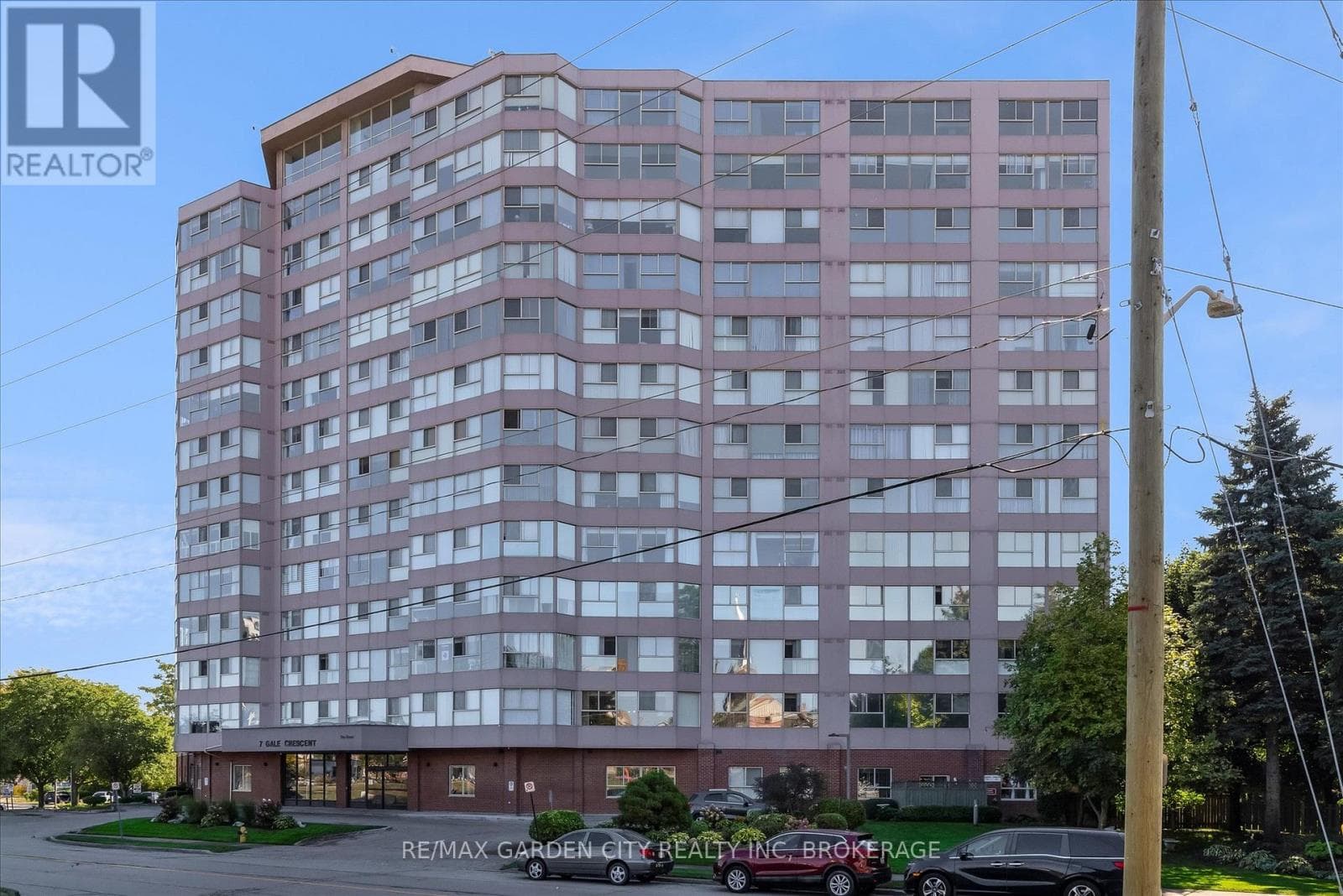 1111- 7 Gale Crescent