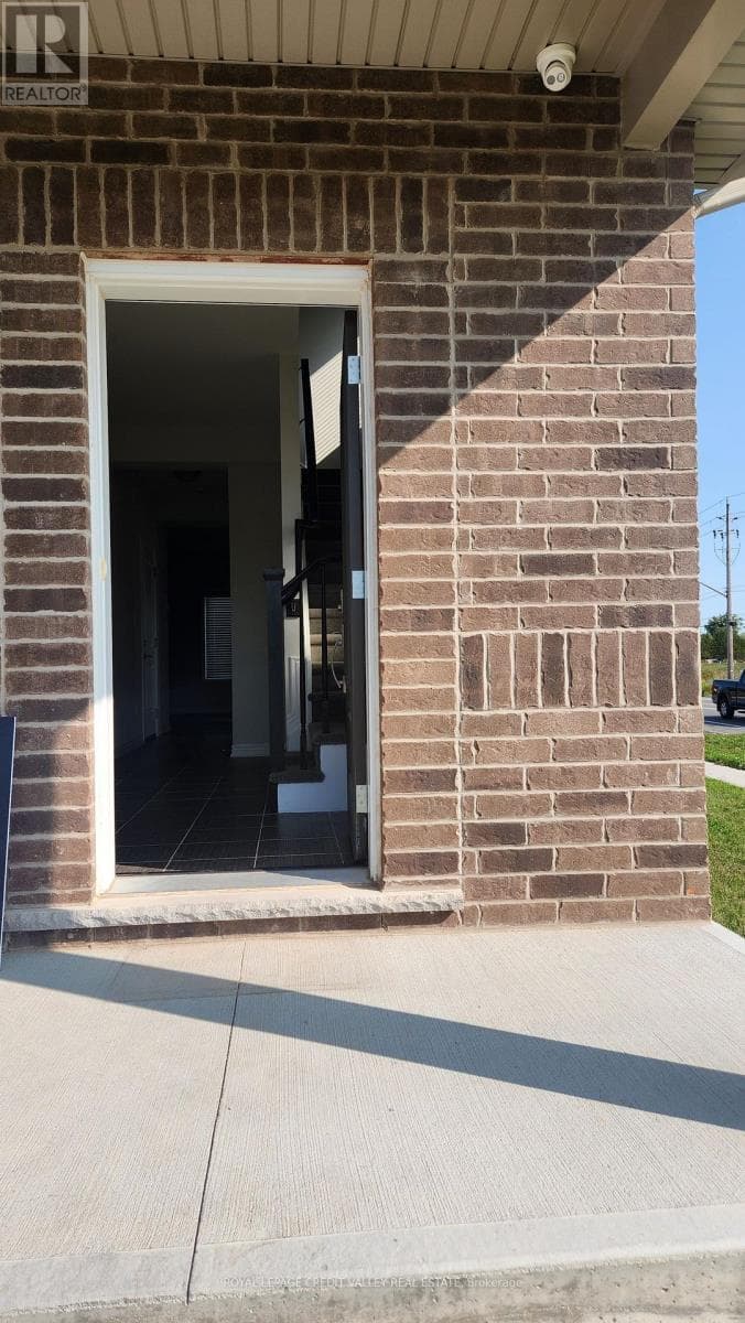 Single Family at 4 Sycamore Street, Welland (West Welland), Ontario - Photo 7 - RE/MAX Garden City Realty