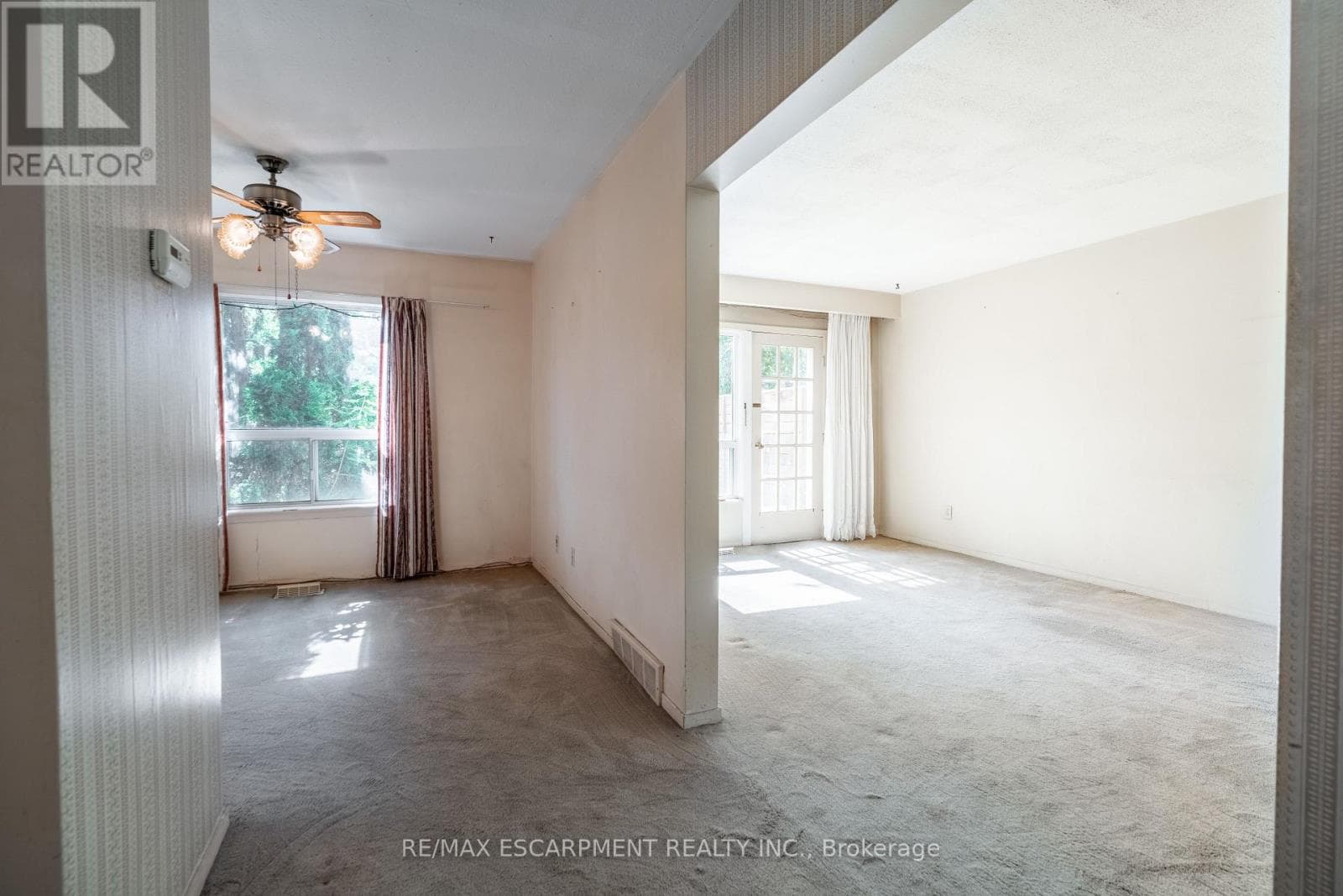 Single Family at 8- 519 Claridge Road, Burlington (Roseland), Ontario - Photo 3 - RE/MAX Garden City Realty