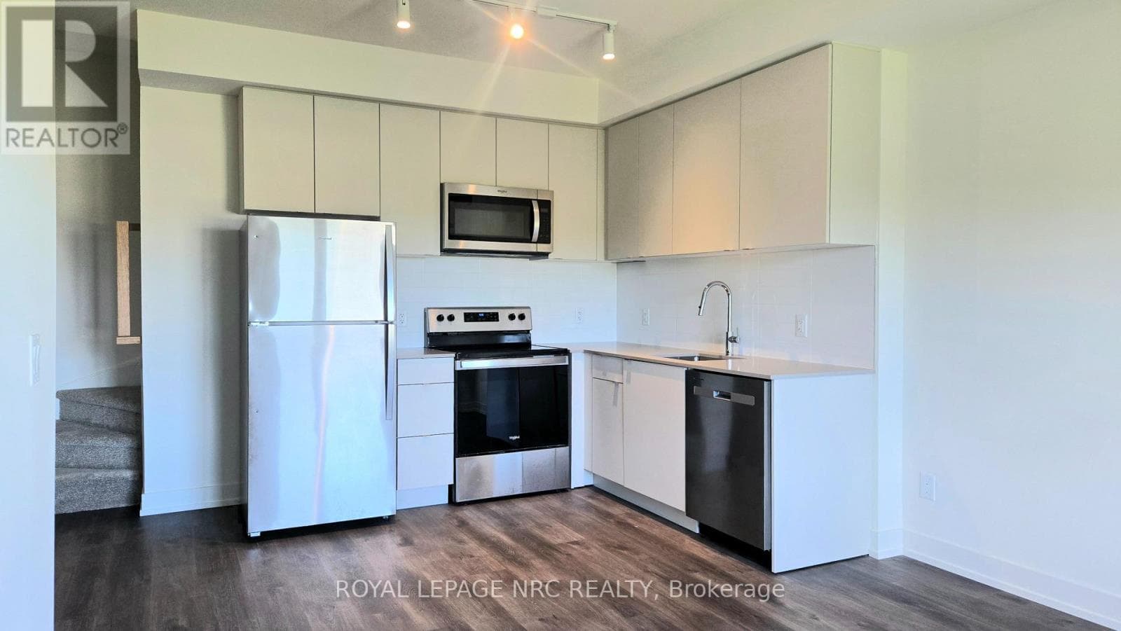 Single Family at 305B- 16 Melbourne Avenue, St. Catharines (E. Chester), Ontario - Photo 5 - RE/MAX Garden City Realty