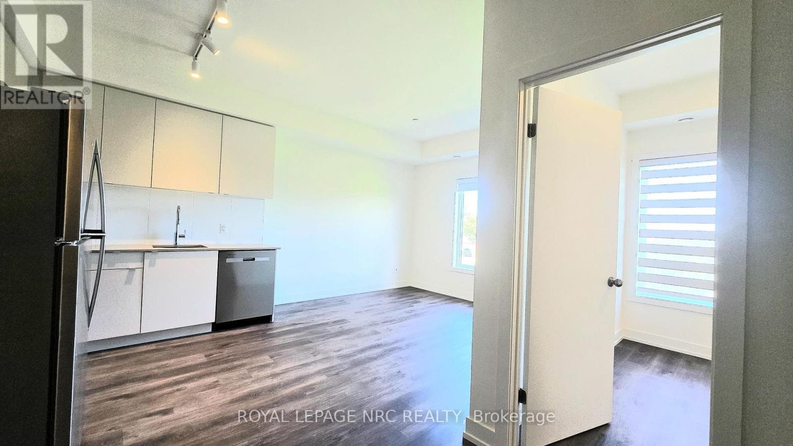 Single Family at 305B- 16 Melbourne Avenue, St. Catharines (E. Chester), Ontario - Photo 8 - RE/MAX Garden City Realty