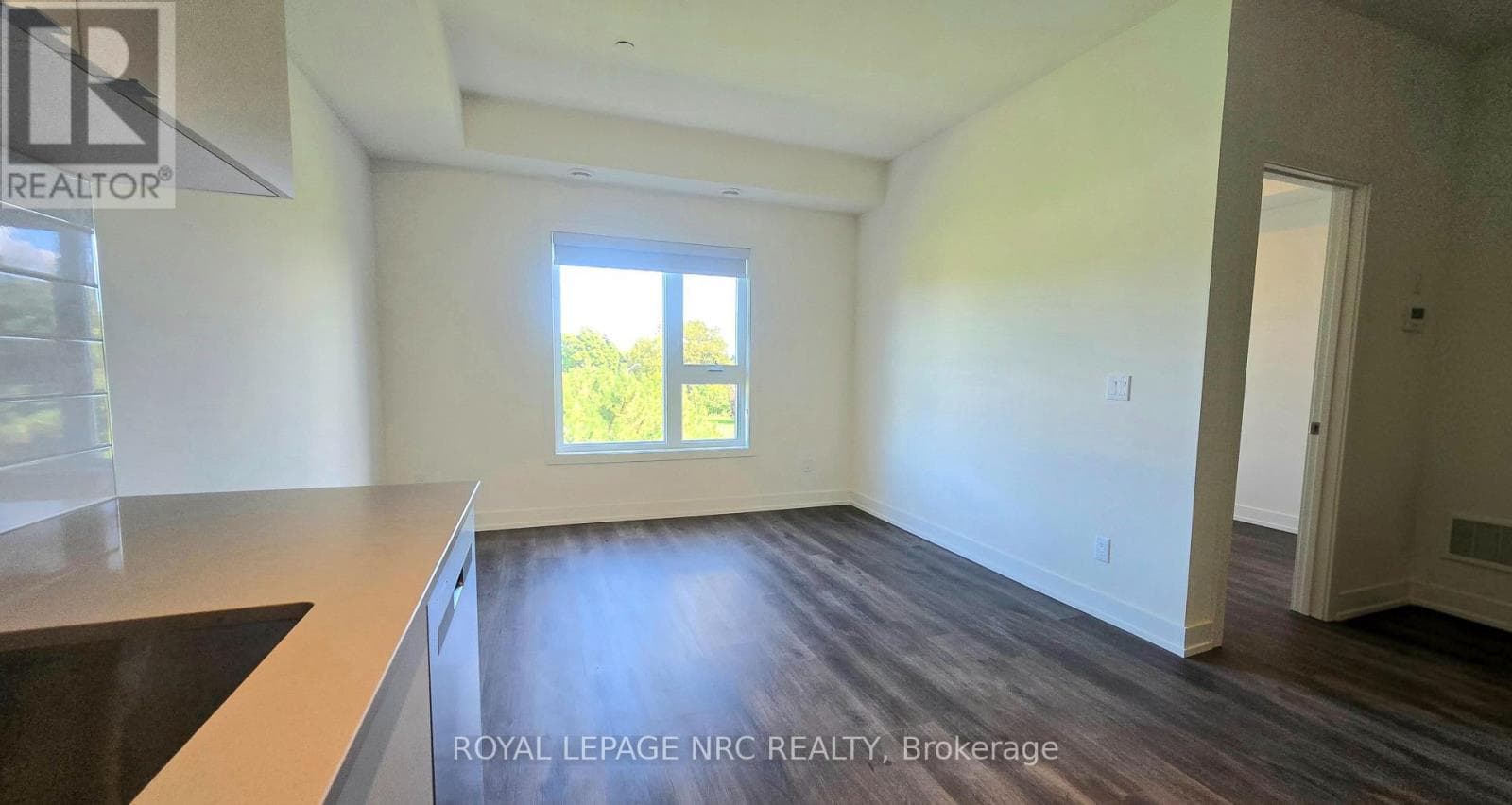 Single Family at 305B- 16 Melbourne Avenue, St. Catharines (E. Chester), Ontario - Photo 9 - RE/MAX Garden City Realty