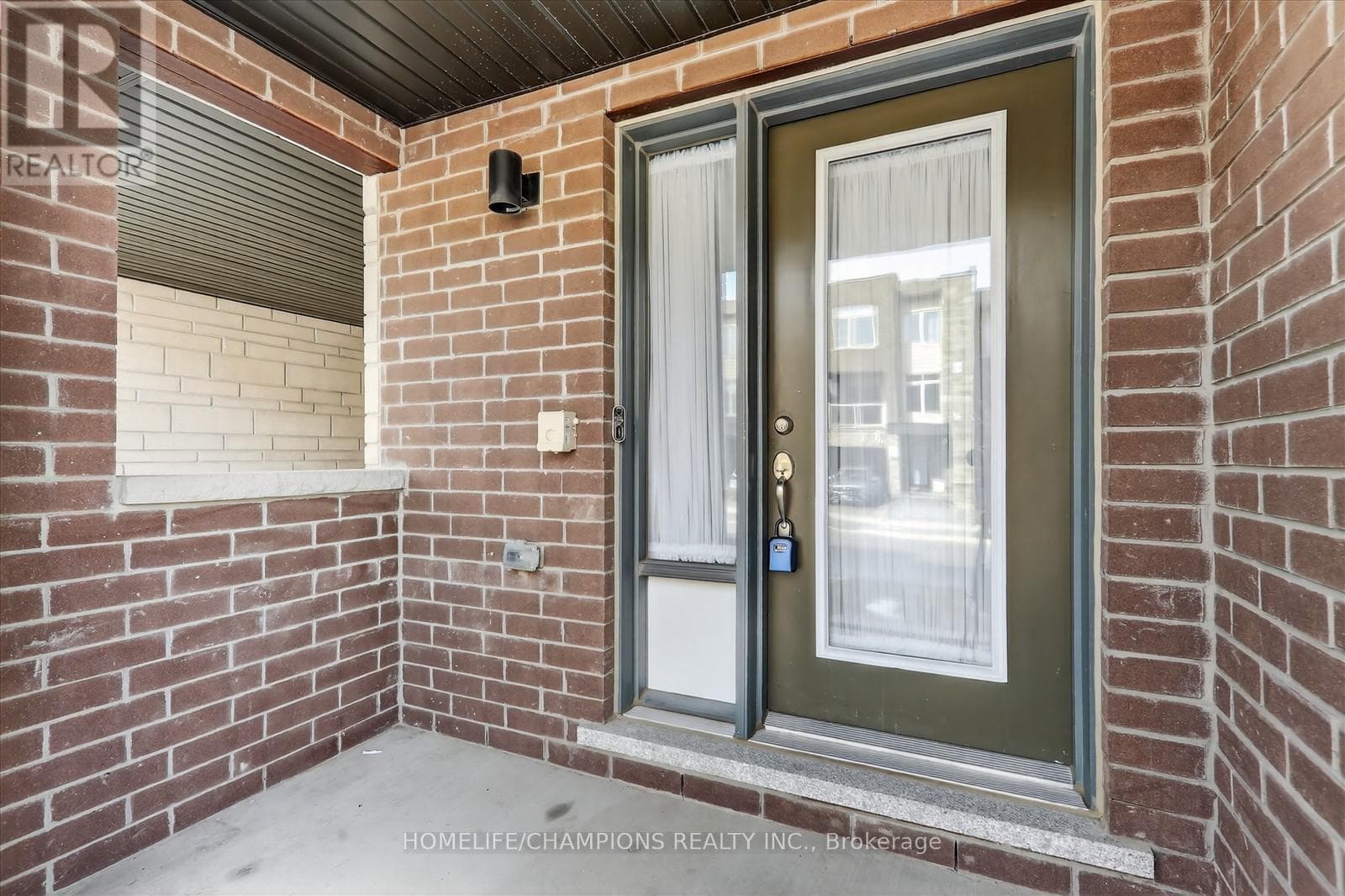 Single Family at 39 Delano Way, Newmarket (Woodland Hill), Ontario - Photo 4 - RE/MAX Garden City Realty