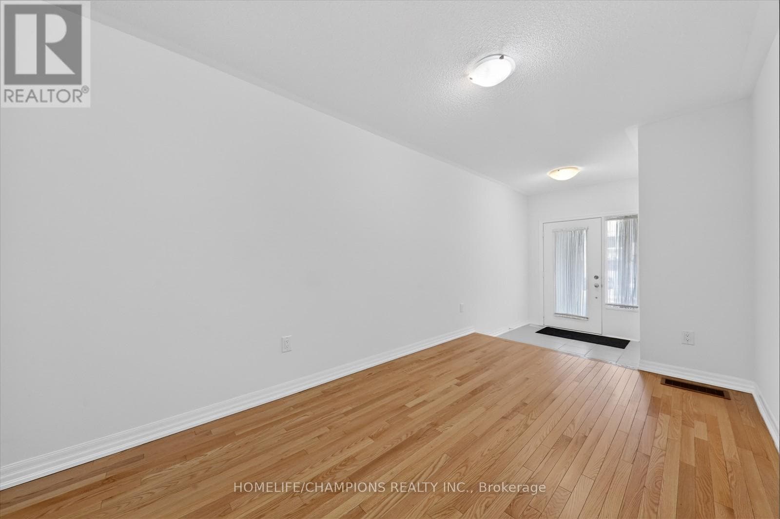 Single Family at 39 Delano Way, Newmarket (Woodland Hill), Ontario - Photo 7 - RE/MAX Garden City Realty