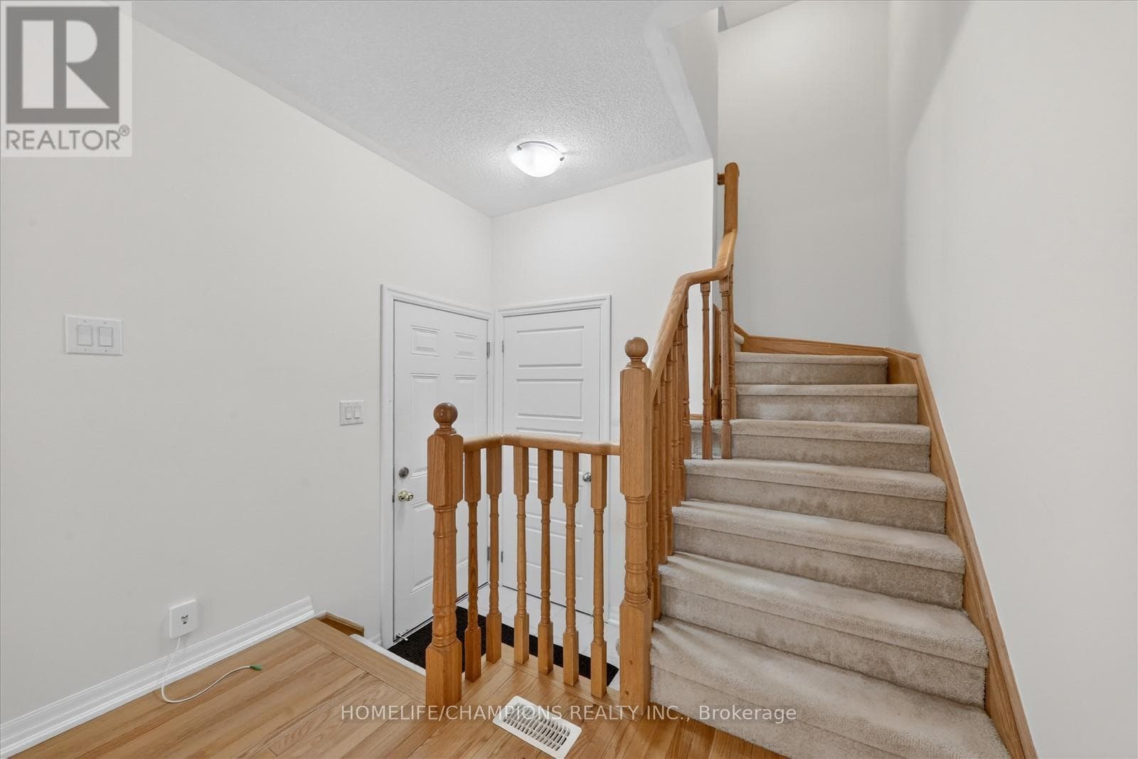 Single Family at 39 Delano Way, Newmarket (Woodland Hill), Ontario - Photo 8 - RE/MAX Garden City Realty