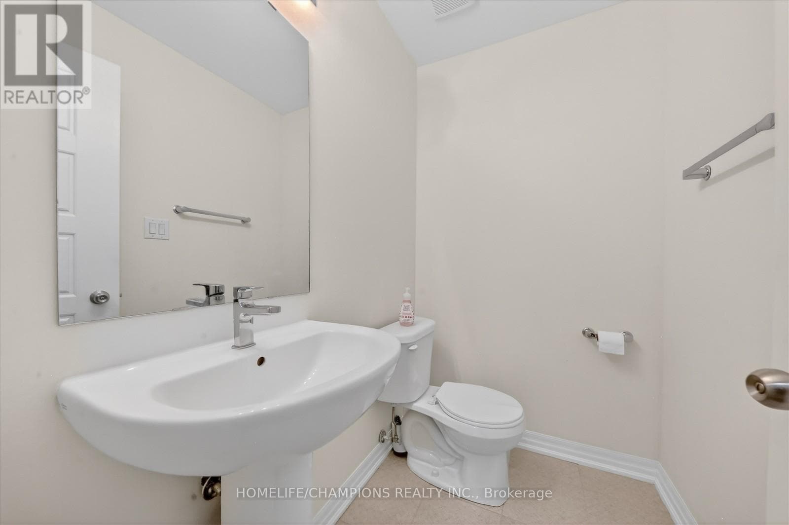 Single Family at 39 Delano Way, Newmarket (Woodland Hill), Ontario - Photo 9 - RE/MAX Garden City Realty