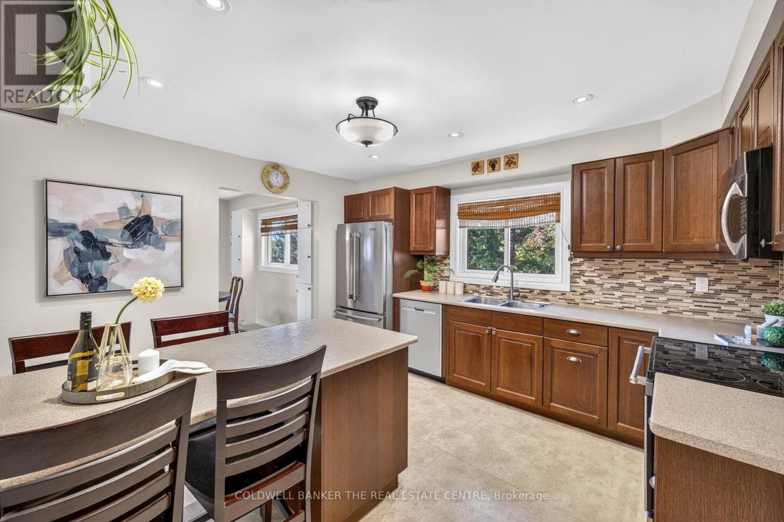 Single Family at 893 Arnold Crescent, Newmarket (Gorham-College Manor), Ontario - Photo 10 - RE/MAX Garden City Realty