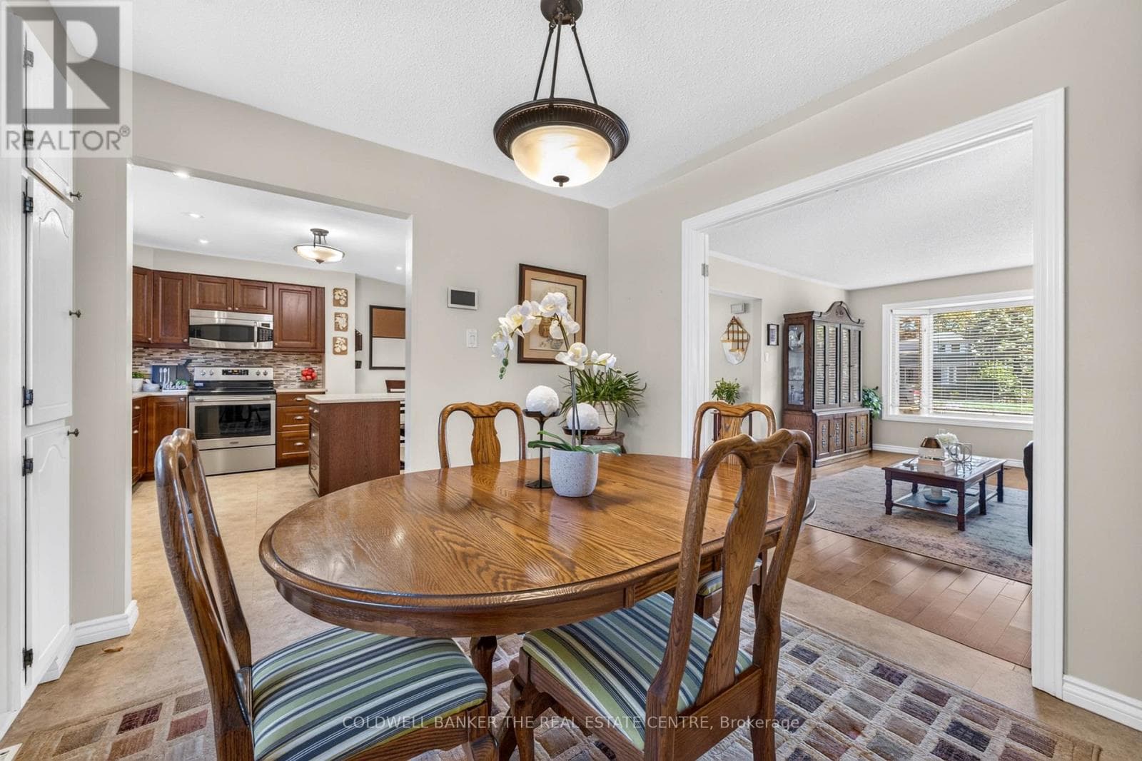 Single Family at 893 Arnold Crescent, Newmarket (Gorham-College Manor), Ontario - Photo 8 - RE/MAX Garden City Realty