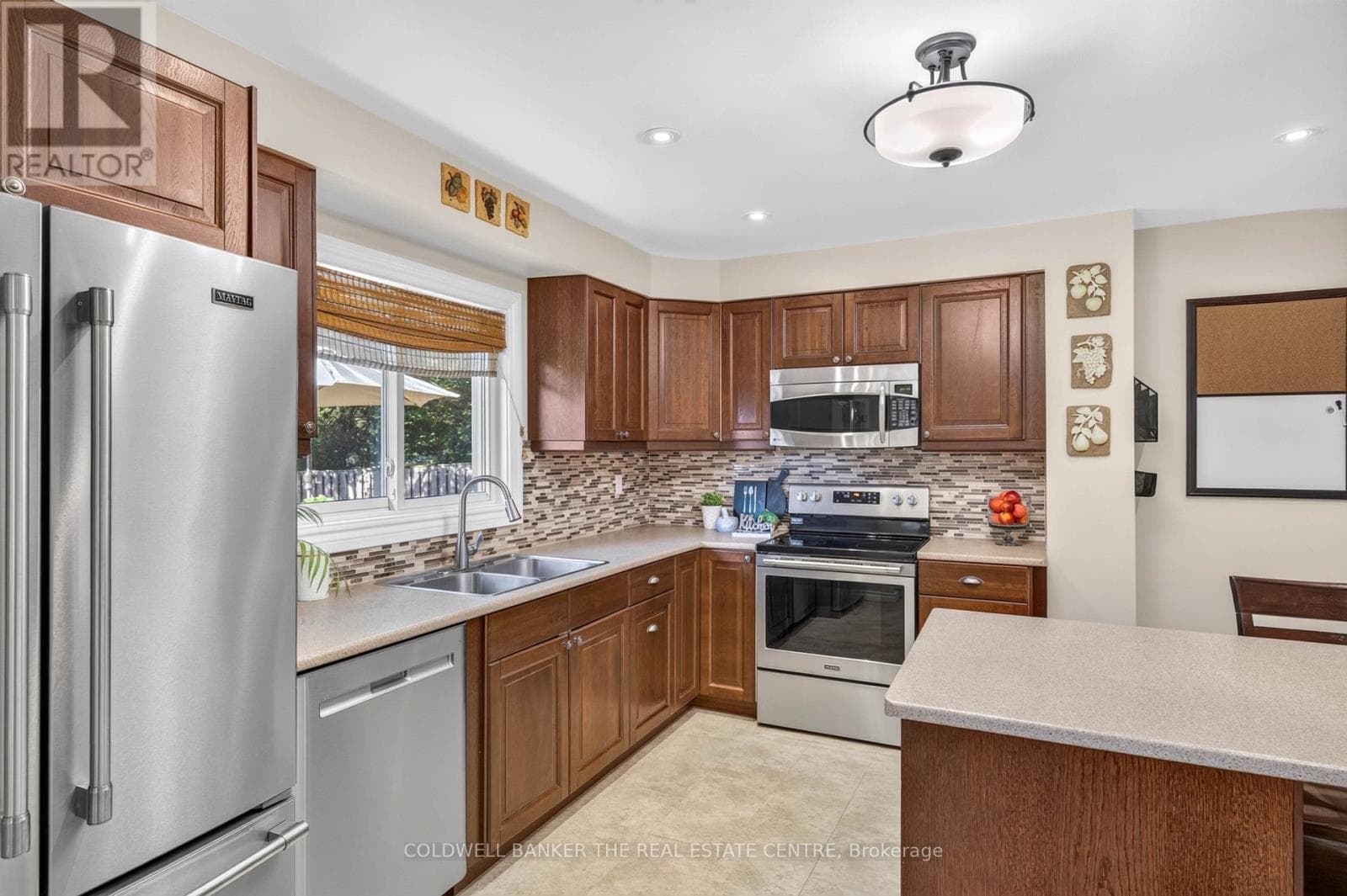 Single Family at 893 Arnold Crescent, Newmarket (Gorham-College Manor), Ontario - Photo 9 - RE/MAX Garden City Realty
