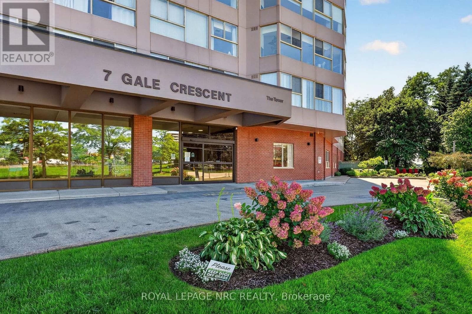 302- 7 Gale Crescent