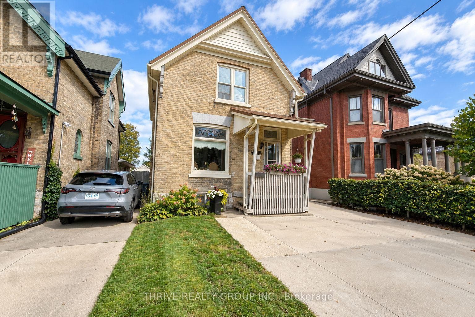 Single Family at Upper- 162 Tecumseh Avenue, London South (South F), Ontario - Photo 2 - RE/MAX Garden City Realty