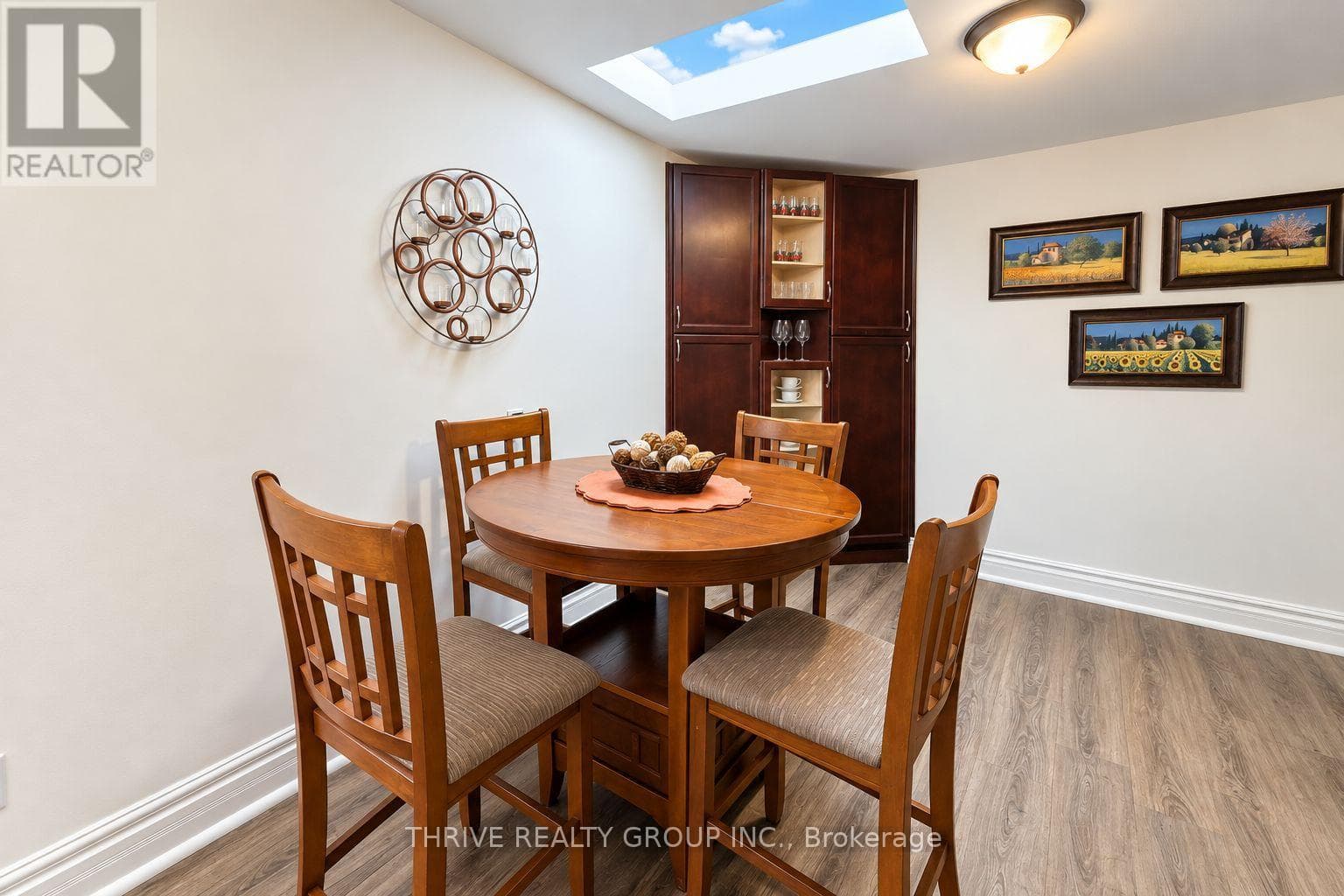 Single Family at Upper- 162 Tecumseh Avenue, London South (South F), Ontario - Photo 4 - RE/MAX Garden City Realty