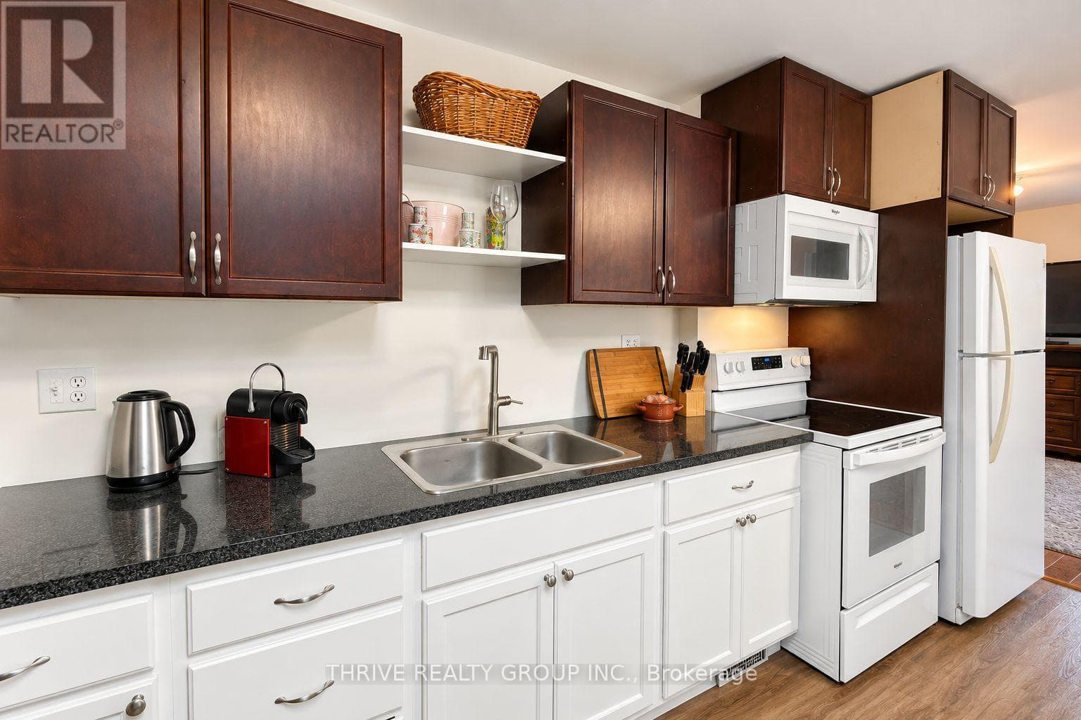 Single Family at Upper- 162 Tecumseh Avenue, London South (South F), Ontario - Photo 6 - RE/MAX Garden City Realty