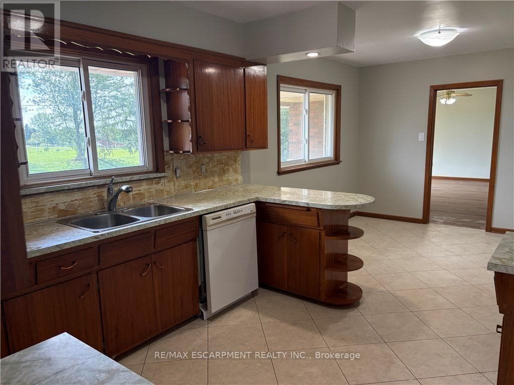 Single Family at 5697 Regional Road 69, West Lincoln (Bismark/Wellandport), Ontario - Photo 4 - RE/MAX Garden City Realty