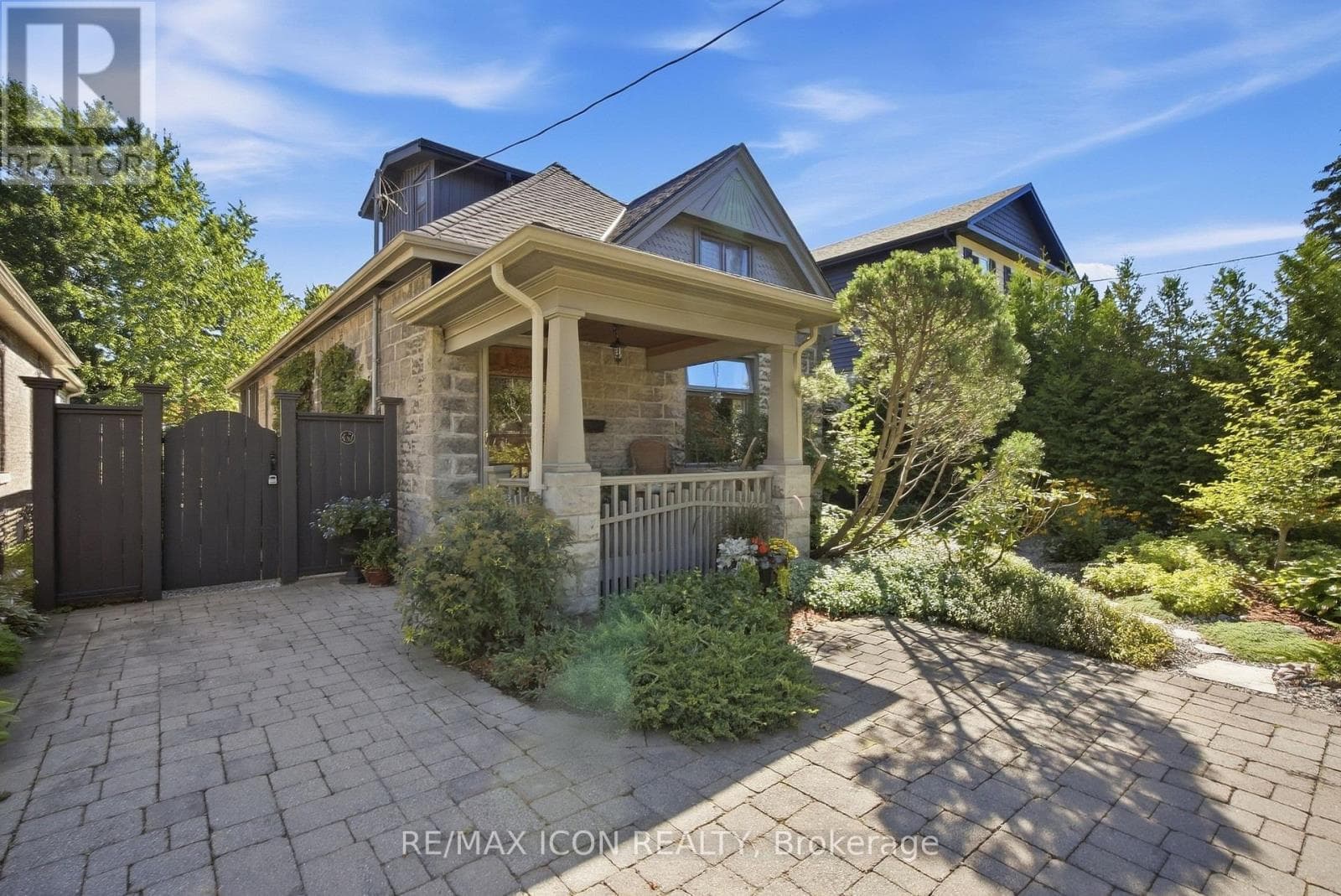 Single Family at 437 Emery Street, London South (South G), Ontario - Photo 4 - RE/MAX Garden City Realty