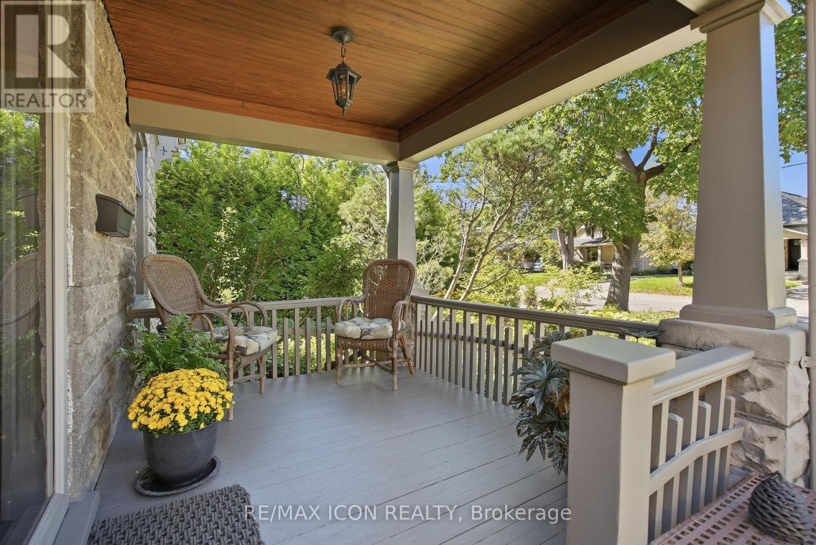 Single Family at 437 Emery Street, London South (South G), Ontario - Photo 5 - RE/MAX Garden City Realty