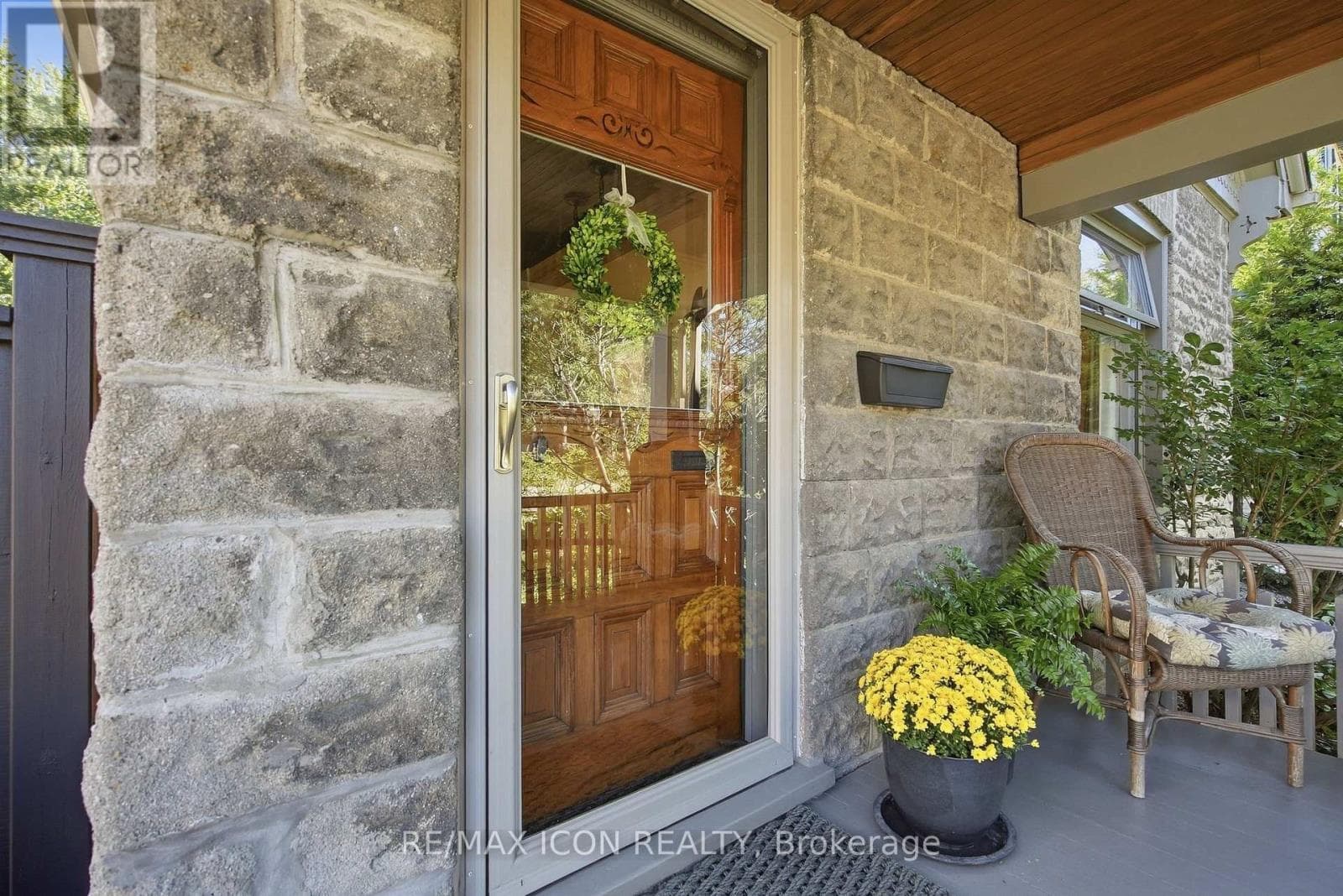 Single Family at 437 Emery Street, London South (South G), Ontario - Photo 6 - RE/MAX Garden City Realty