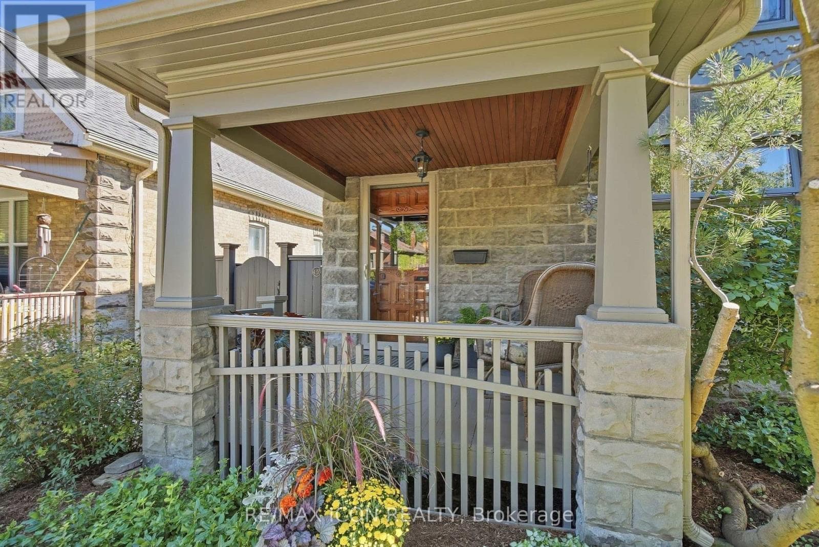 Single Family at 437 Emery Street, London South (South G), Ontario - Photo 7 - RE/MAX Garden City Realty