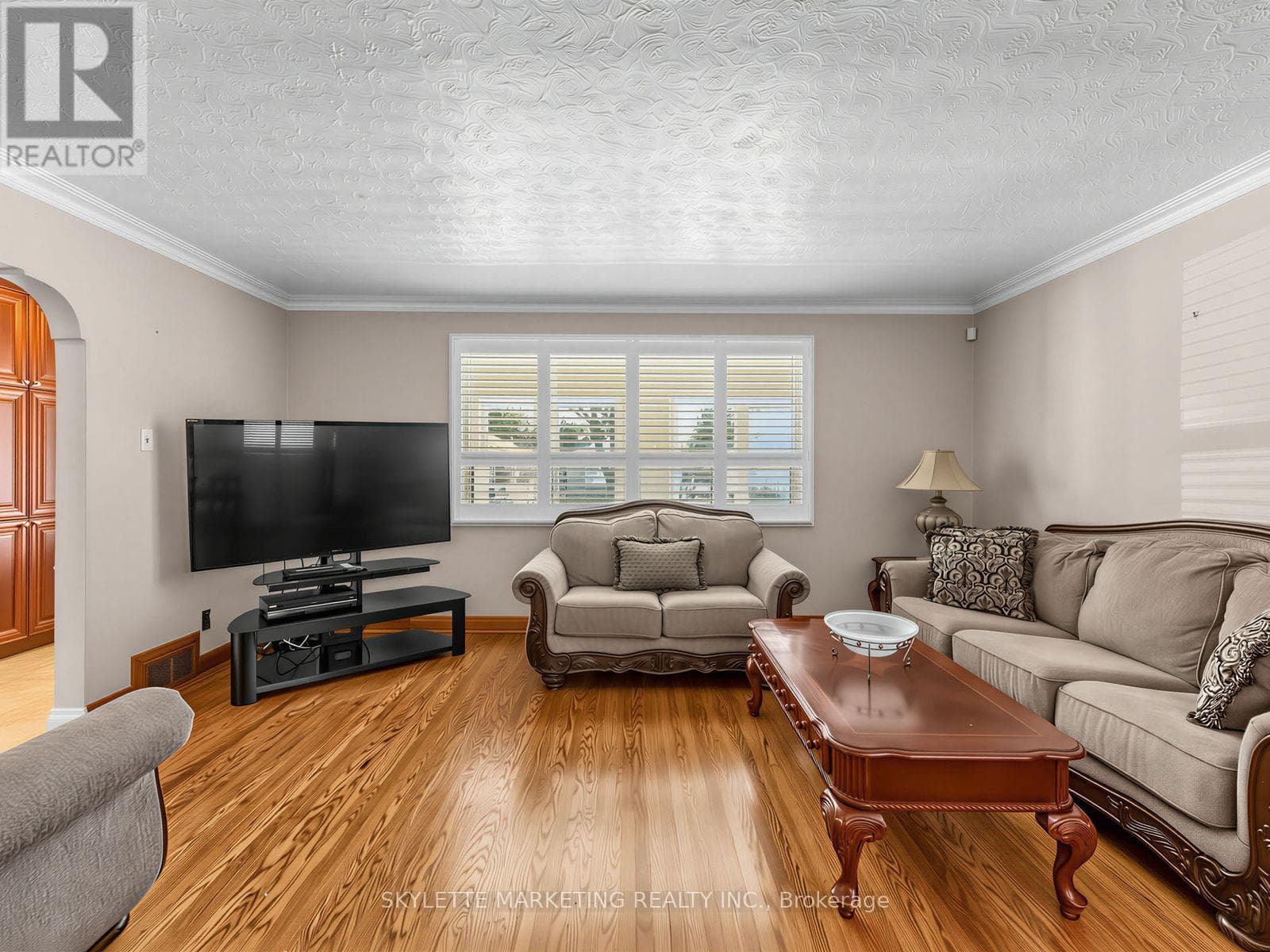 Single Family at 14 Bardwell Crescent, Toronto (Wexford-Maryvale), Ontario - Photo 7 - RE/MAX Garden City Realty